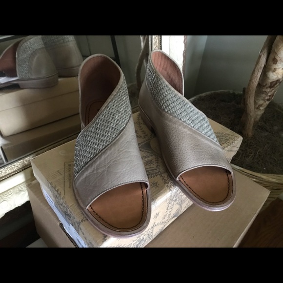 Free People Flats - Picture 2 of 5